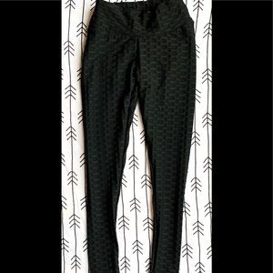 Black leggings; Activewear